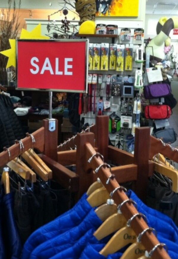 Seasonal clearance truckload wholesale liquidation
